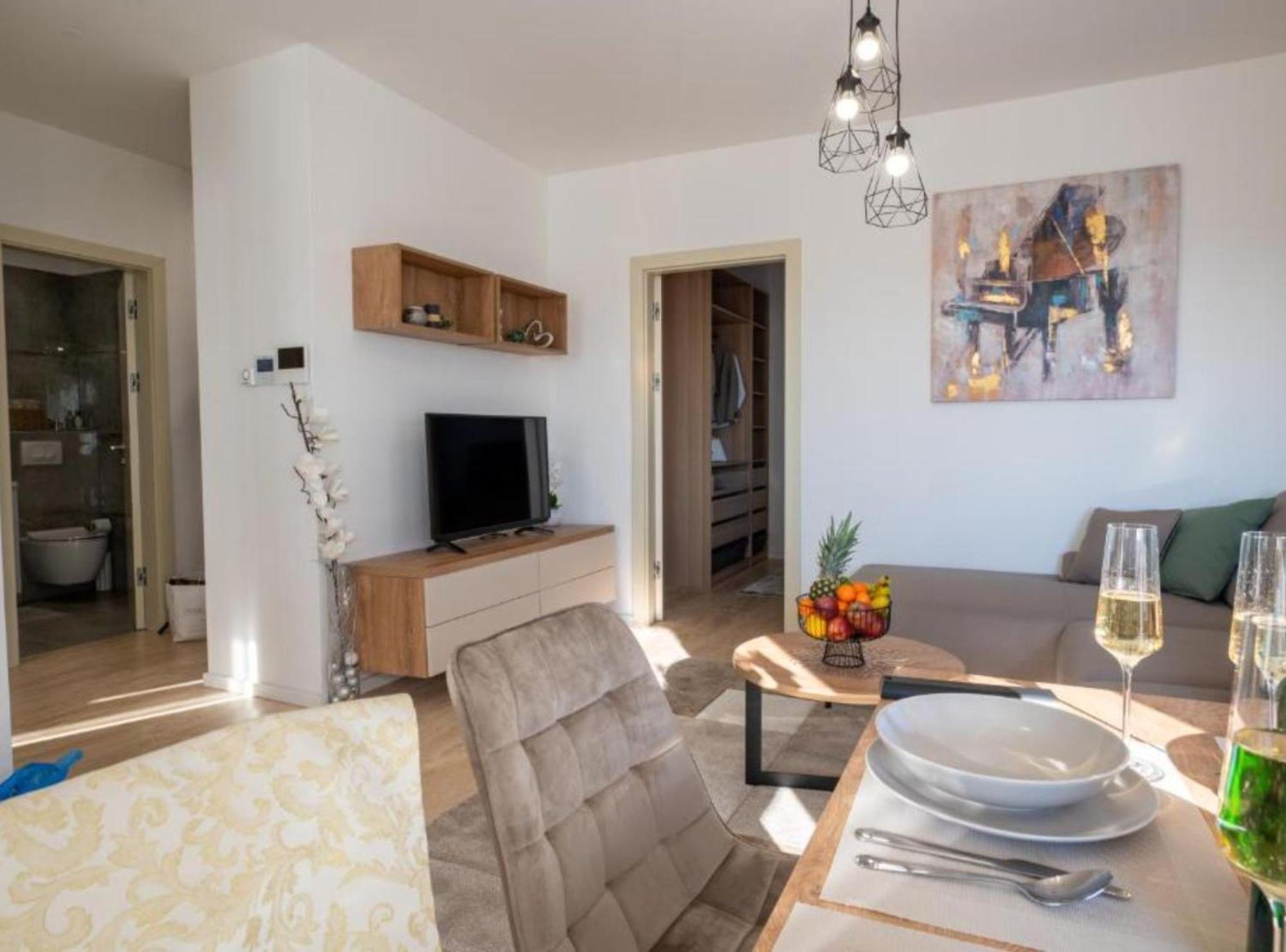 Apartment Kona - Free Parking & Self Check-In Ivanja Reka Bagian luar foto