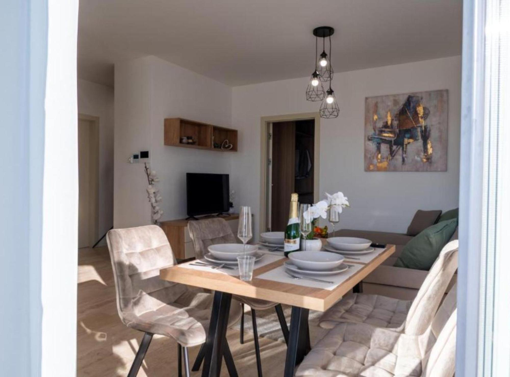 Apartment Kona - Free Parking & Self Check-In Ivanja Reka Bagian luar foto